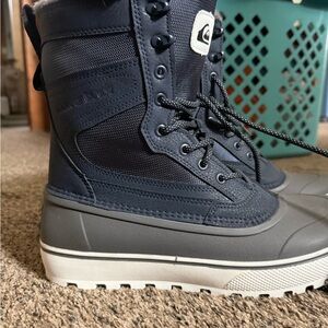 Quiksilver Navy and Gray Waterproof Snow Boots NWOT